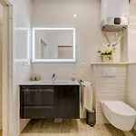 Royal Theatre Apartment *