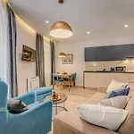 Royal Theatre Apartment *